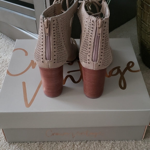 Crown Vintage Bootie Sandals, Size 7 - Picture 3 of 4